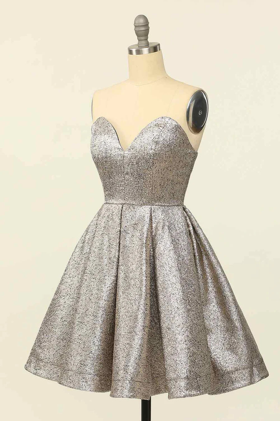 Model wearing A-line strapless sweetheart mini homecoming dress.