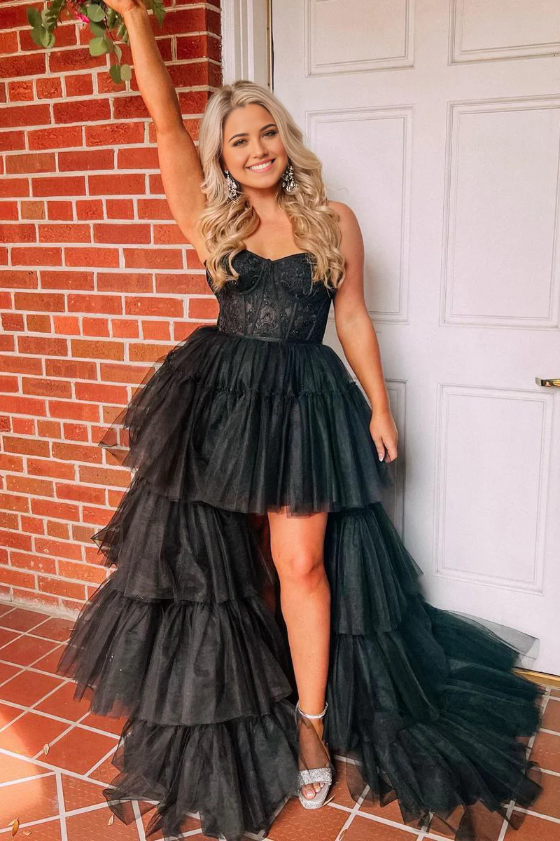Elegant A-line black tulle prom dress with sweetheart neckline and lace details.