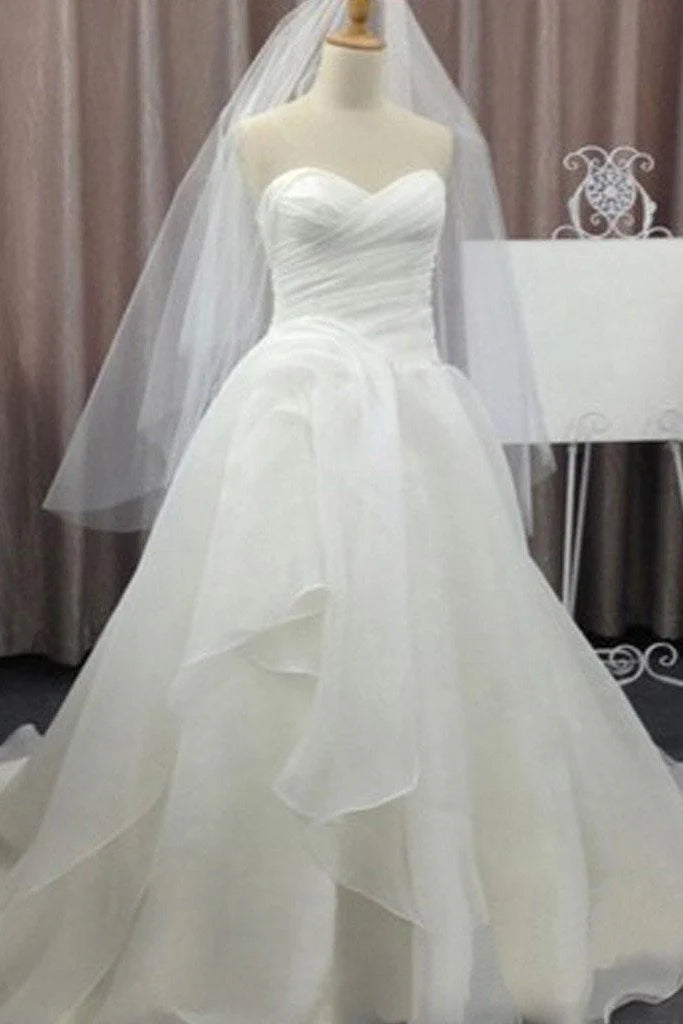 Elegant A-line sweetheart chiffon wedding dress with a flowing skirt.