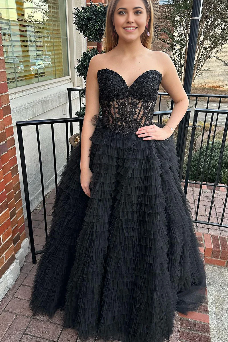 Elegant black A-line tulle prom dress with sweetheart neckline and appliques.