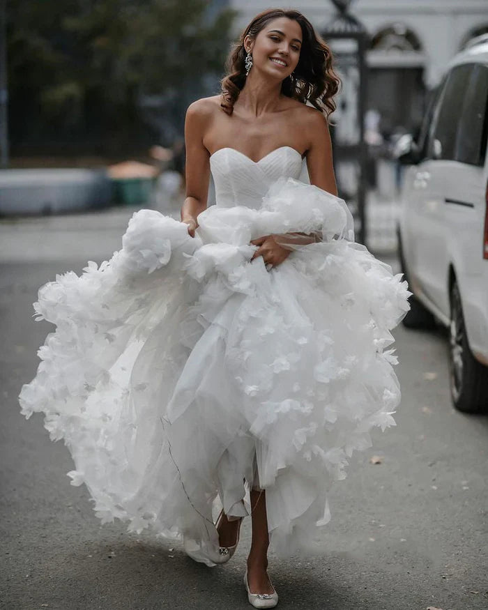 Elegant A-line sweetheart sleeveless tulle floral wedding dress on a model.