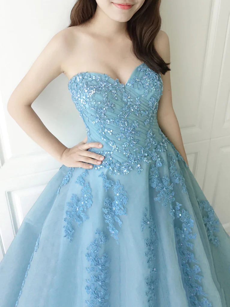 Close-up of the tulle and lace details on the sweetheart prom gown.