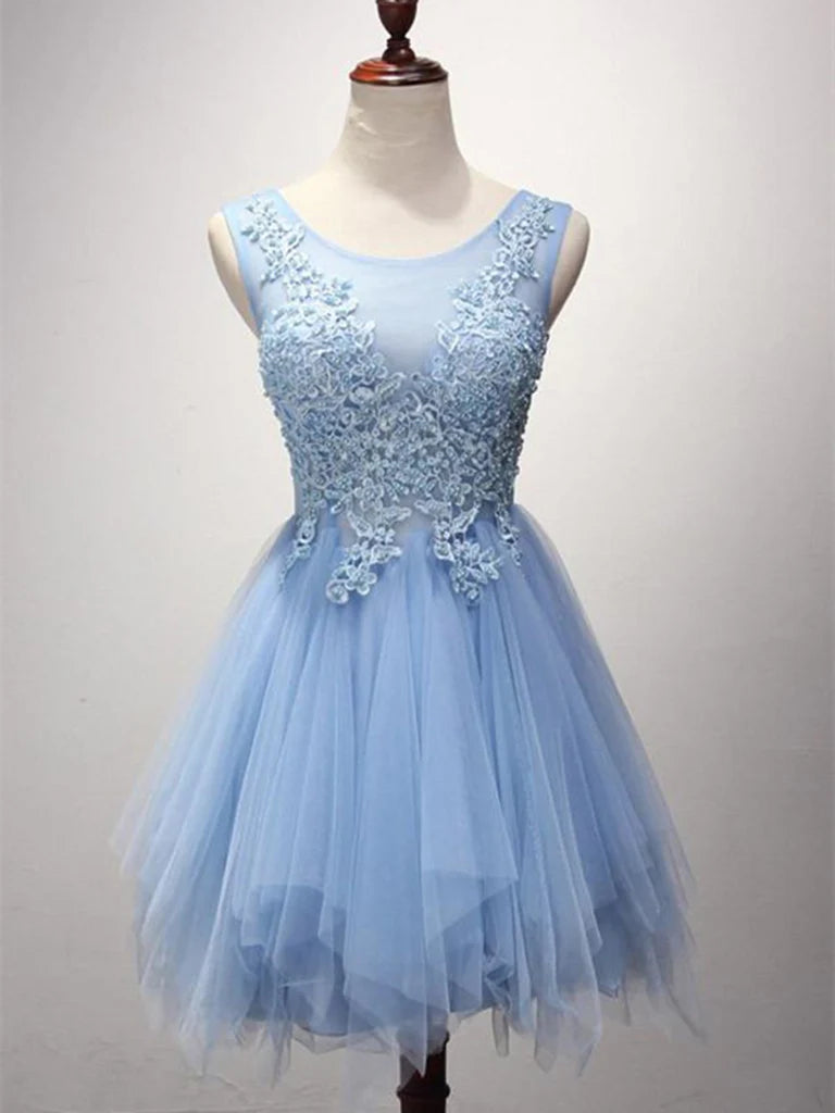 Model wearing a short A-line V-neck lace and tulle homecoming dress.