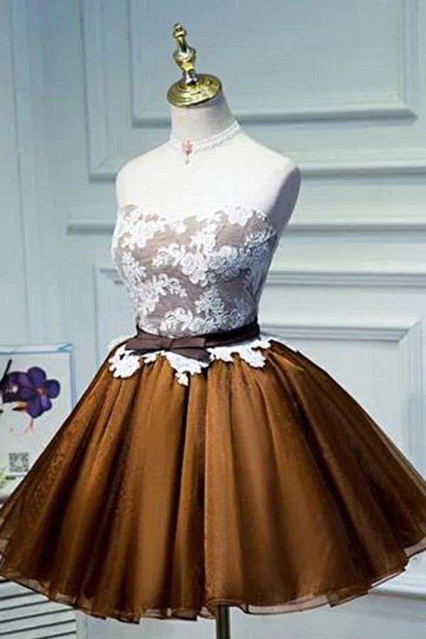 Elegant A-line short prom dress with lace and tulle, featuring a V-neck and bowknot detail.