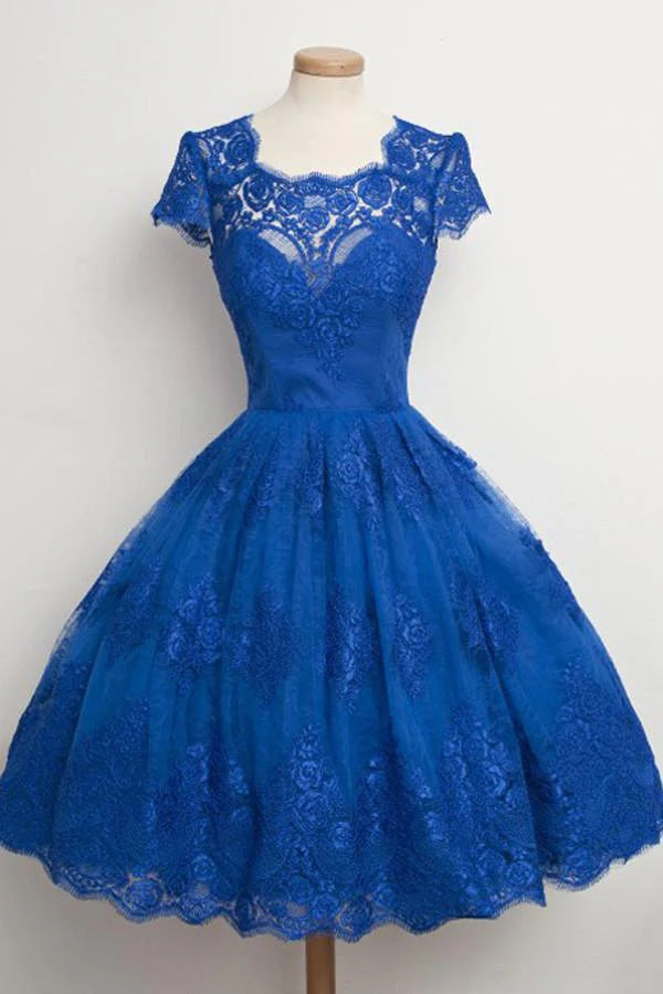 Elegant A-line knee-length homecoming dress with scalloped edges.