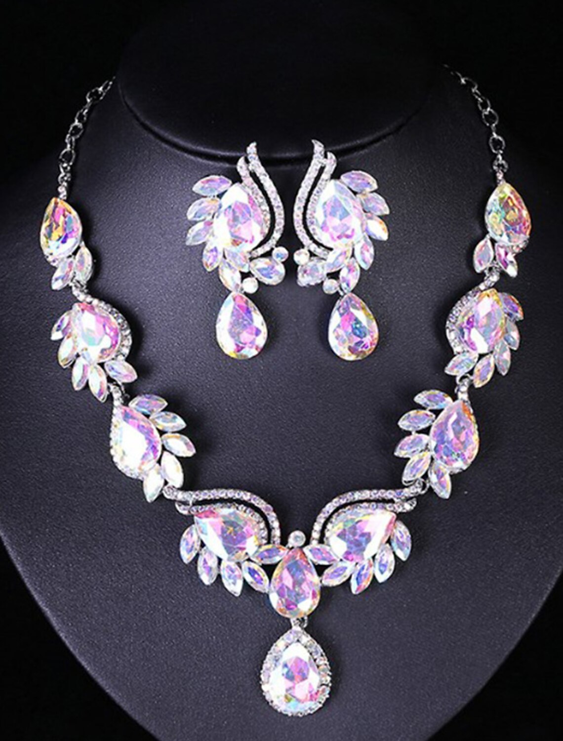 Detailed view of the alloy necklace from the women's set.