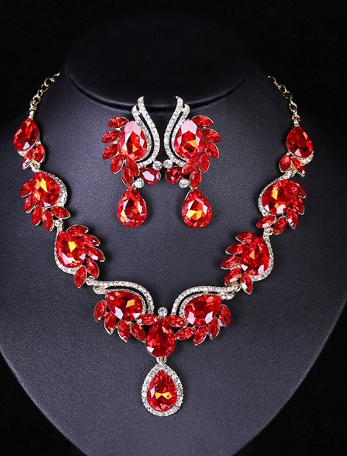 Alloy jewelry set displayed on a white background.