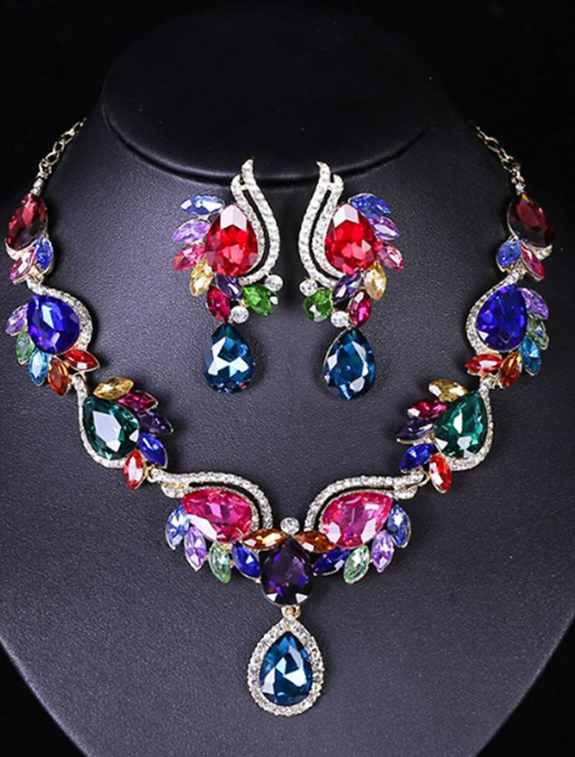 Back view of the alloy necklace with clasp.