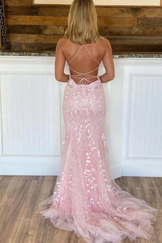 Close-up of the backless design and lace details on the mermaid prom dress.