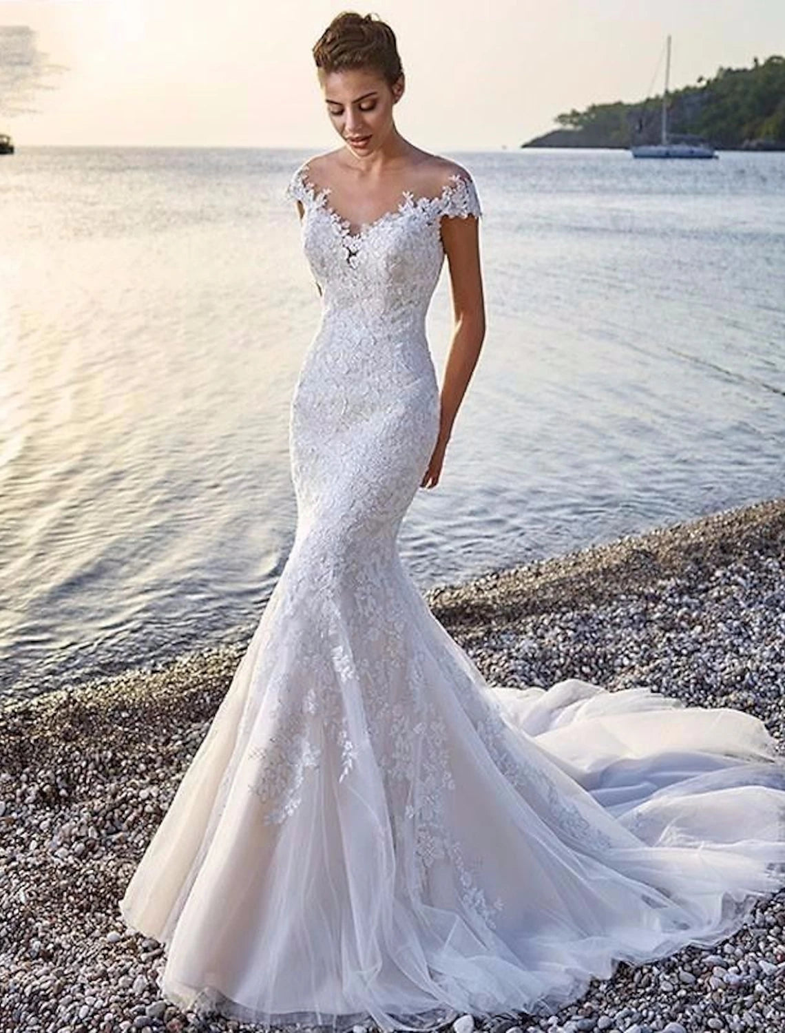 Elegant Mermaid Trumpet wedding dress with off-shoulder cap sleeves and lace appliques.