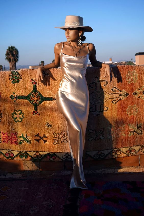 Elegant Bodycon V-Neck Spaghetti Strap Long Prom Ball Gown Dress.