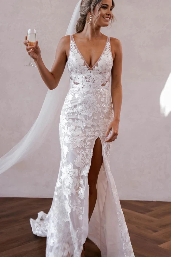 Elegant Boho mermaid wedding dress with V-neckline and lace details.