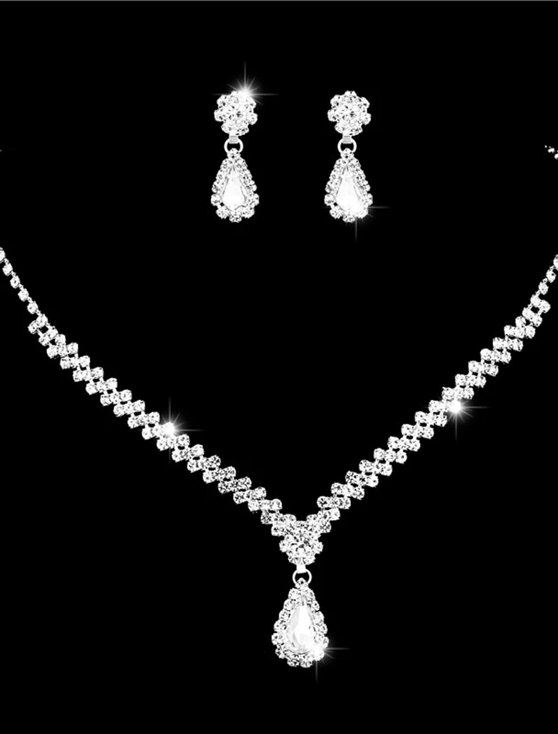 Side profile of a woman wearing the bridal necklace and earrings set.