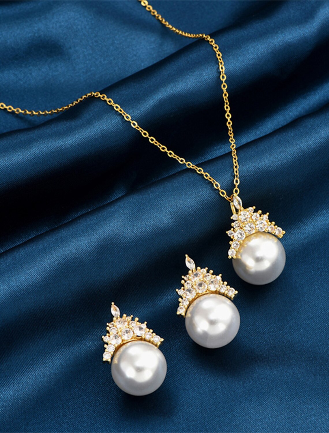 Close-up of the cubic zirconia and imitation pearl necklace from the bridal set.