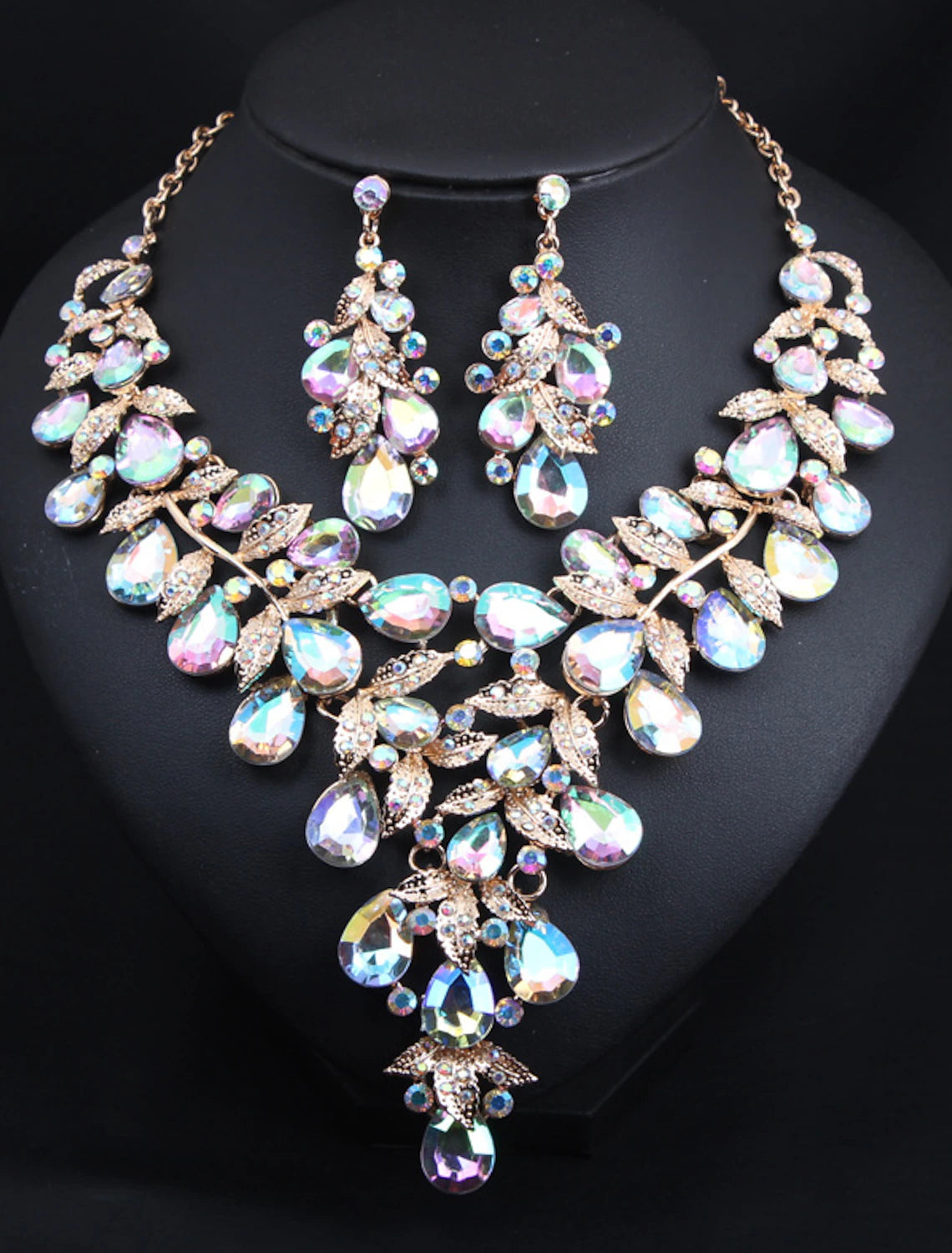 Detailed view of the crystal rhinestone flower necklace.