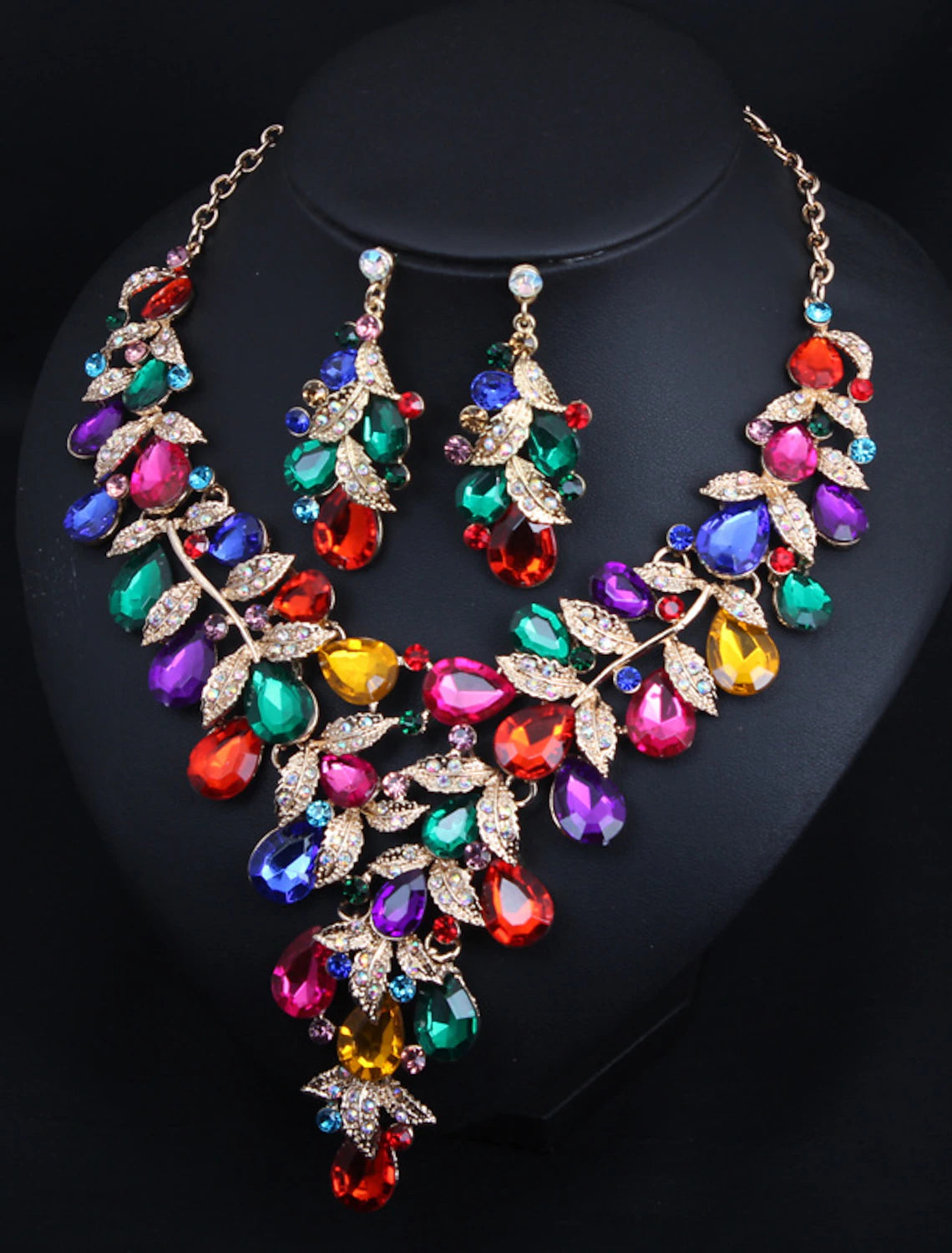 Back view of the crystal rhinestone necklace clasp.