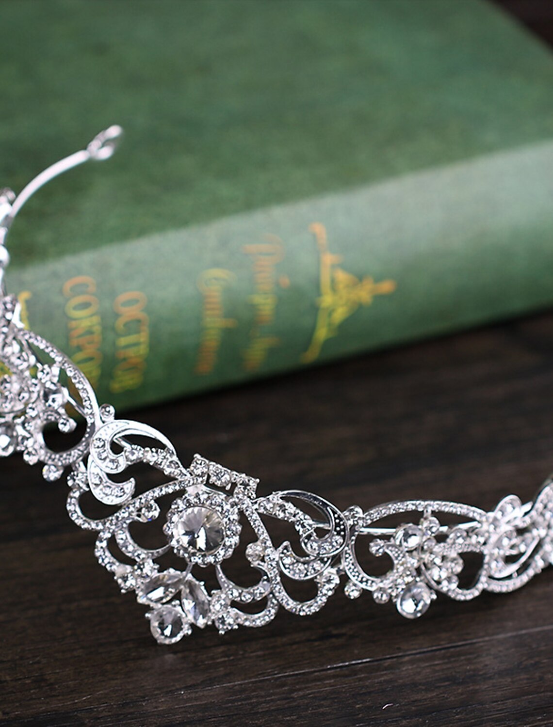 Retro-sweet crystal tiara for bridal wear.