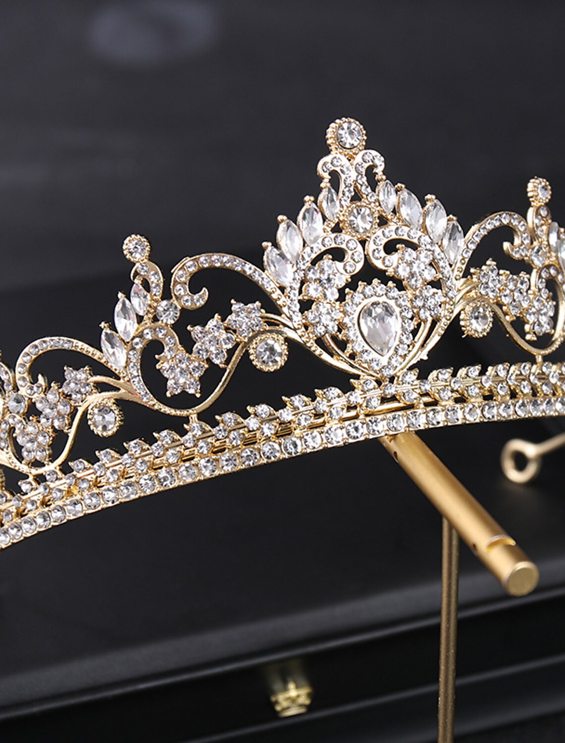Elegant crystal rhinestone wedding tiara headpiece.