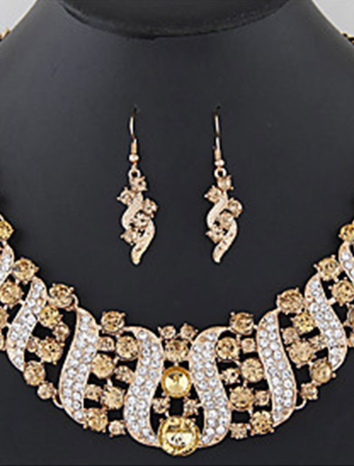 Model wearing a sparkling diamond alloy necklace and matching earrings set.
