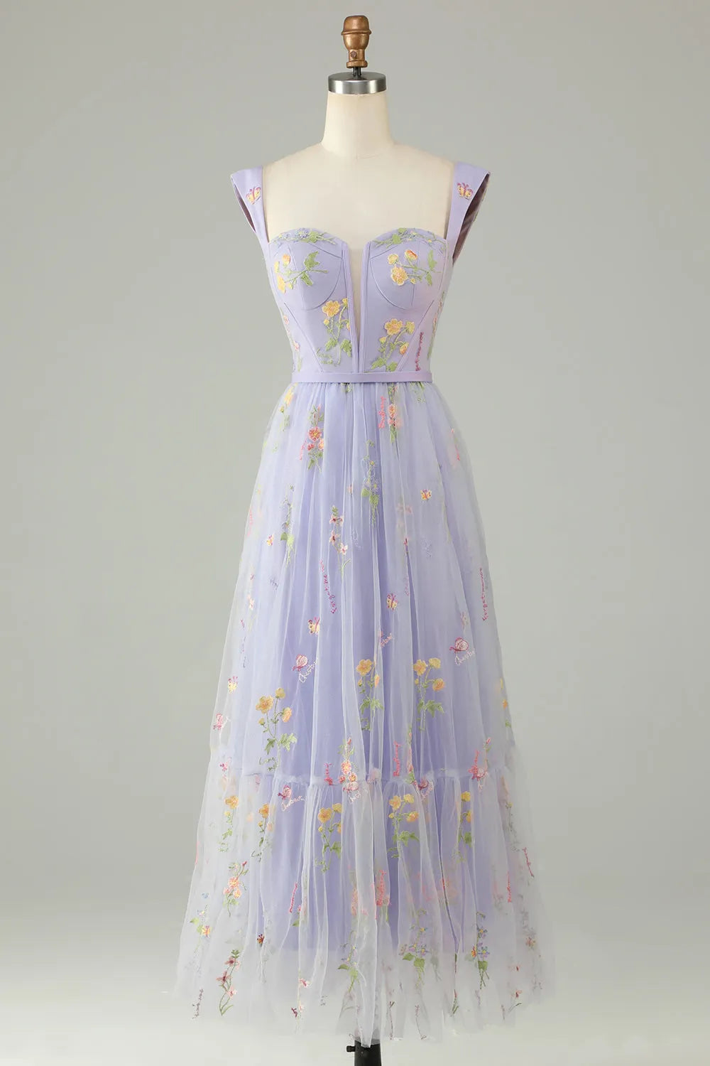Model posing in the elegant long prom dress.