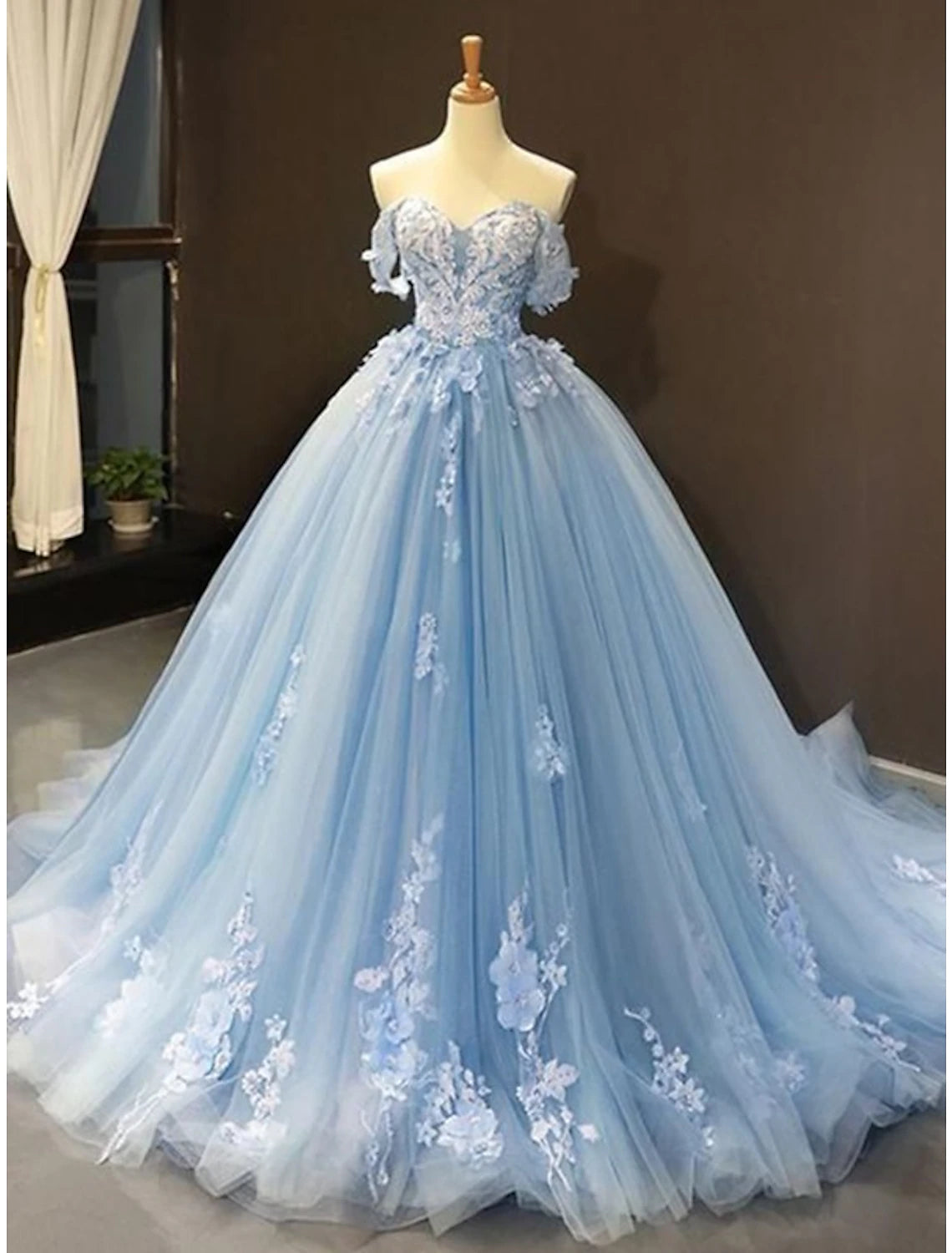 Floral ball gown Quinceanera dress with sweetheart neckline and short sleeves.