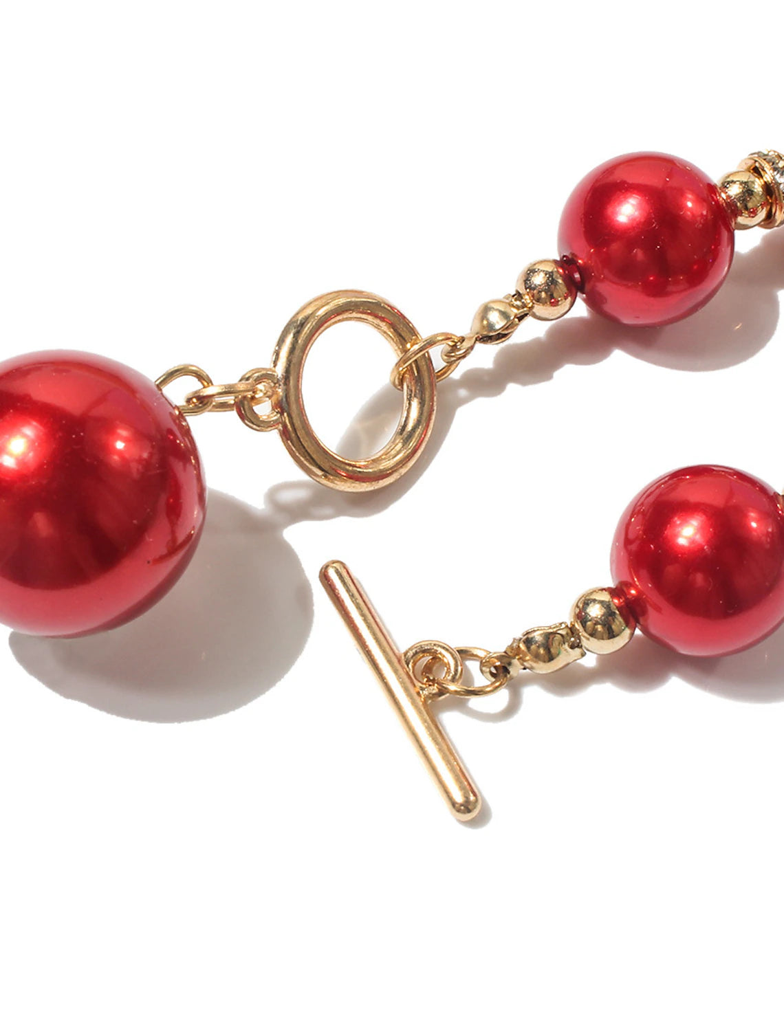 Close-up of the imitation pearl bridal necklace with geometric accents.