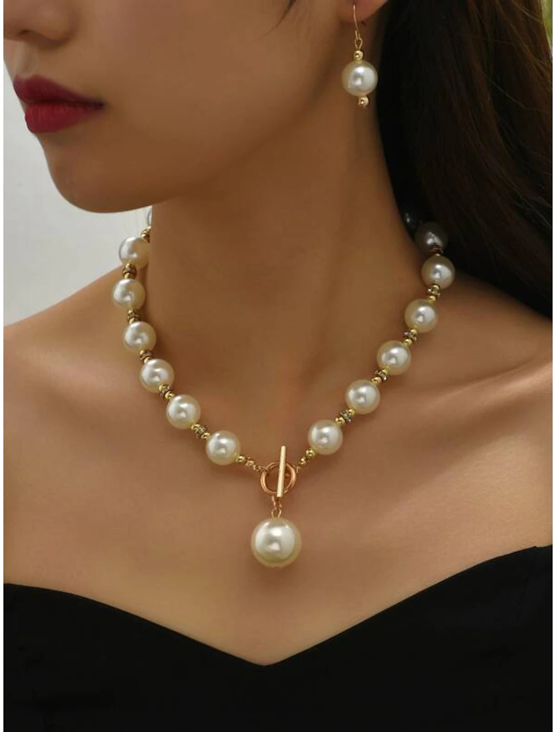 Woman modeling the complete imitation pearl wedding jewelry set.