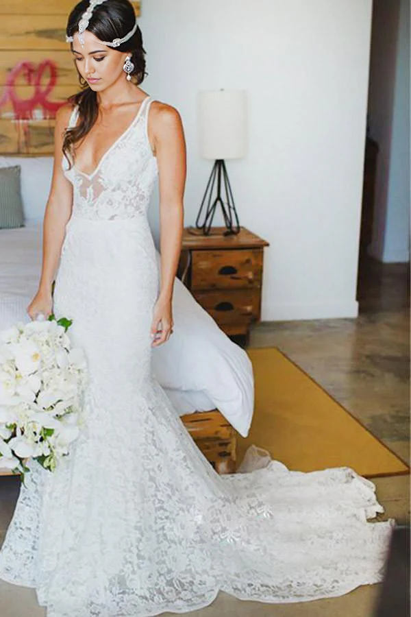 Elegant mermaid wedding dress with lace V-neck and court train.