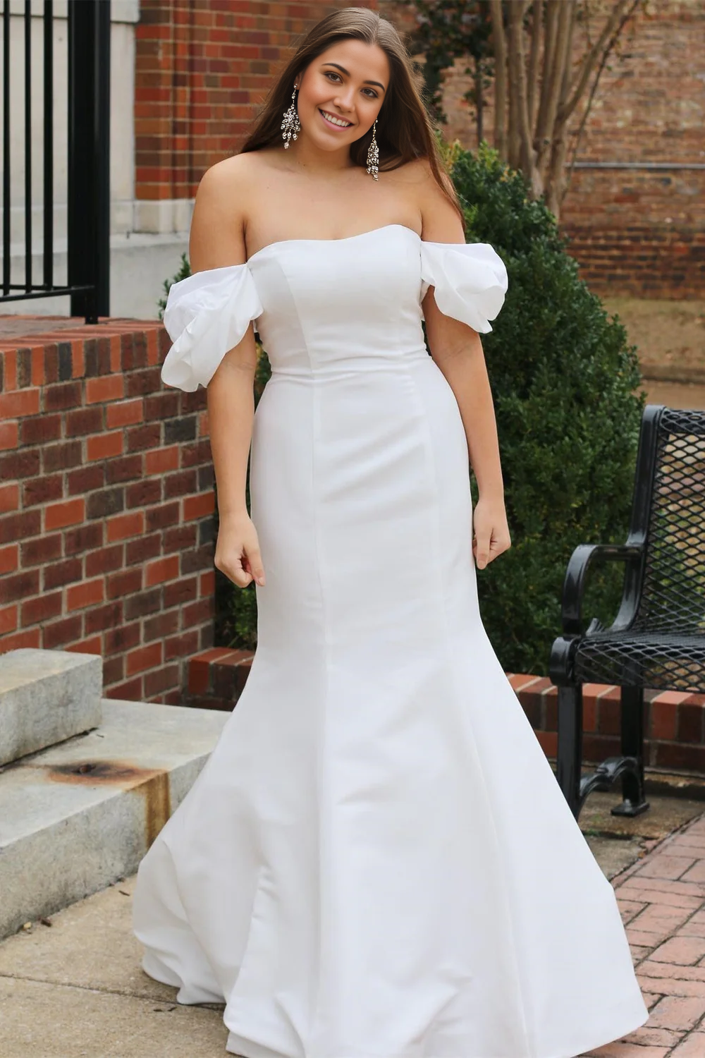 Mermaid wedding dress with off-the-shoulder puff sleeves.