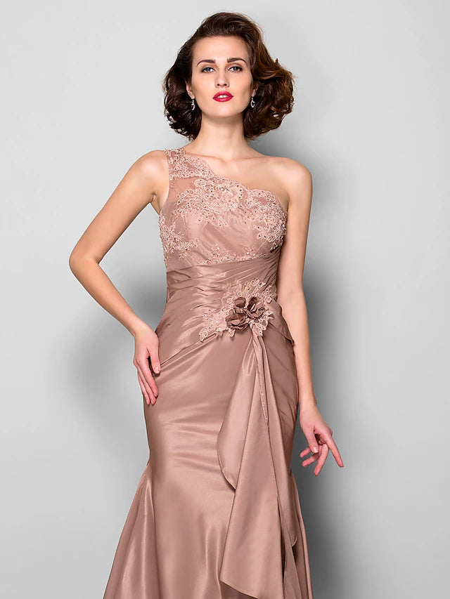 Back view of the mermaid mother of the bride dress showing the sweep train.
