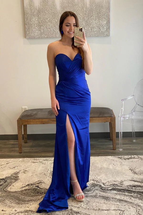 Elegant mermaid satin prom dress with sweetheart neckline in light blue.