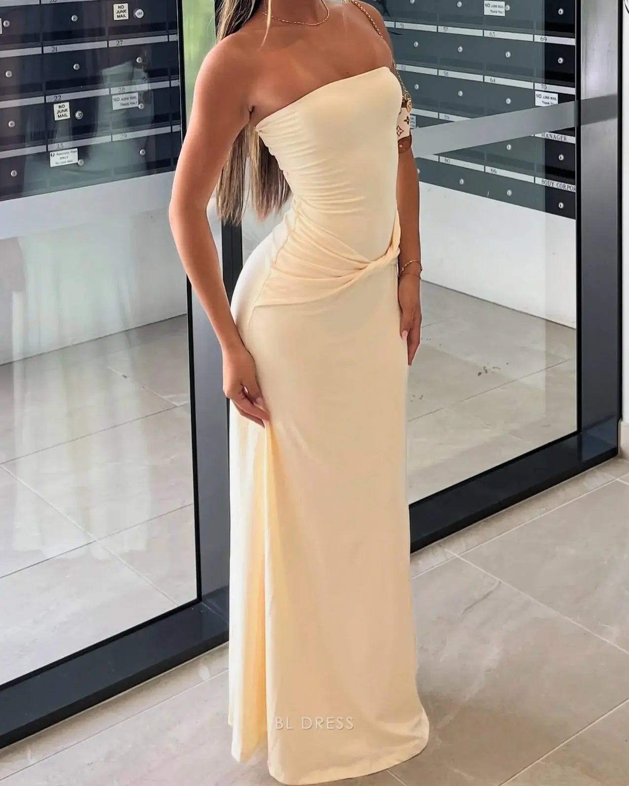 Elegant strapless mermaid chiffon formal dress.