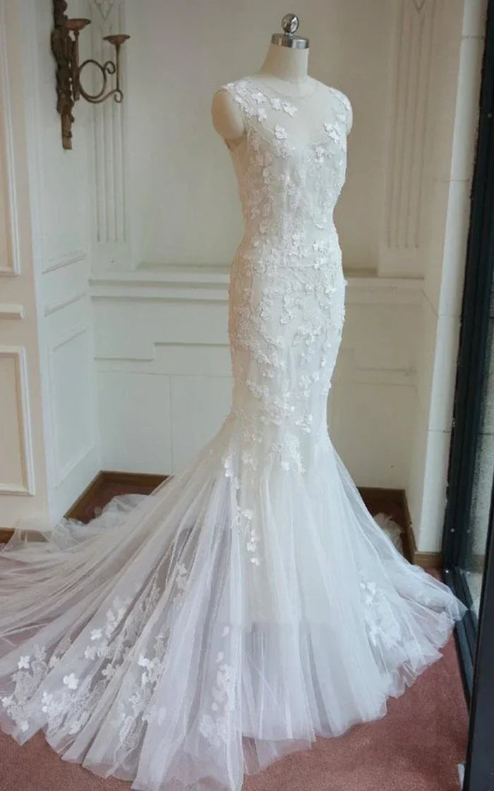 Elegant mermaid wedding dress with bell appliques and tulle lace.