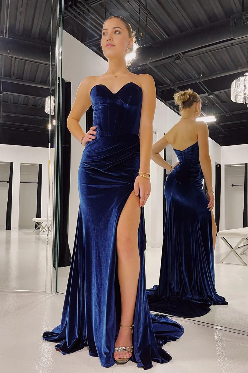 Full view of an elegant navy velvet mermaid prom dress with a sweetheart neckline and high slit.