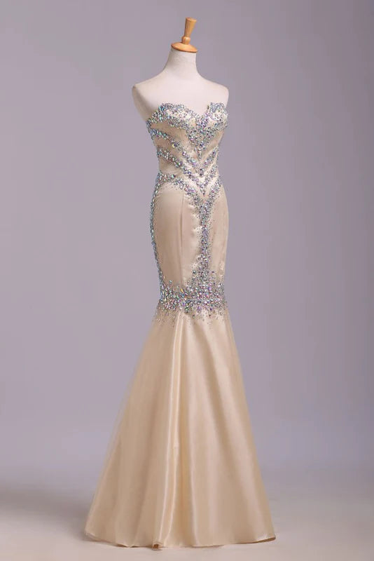 Side view of a woman in a sweetheart sequined mermaid dress.