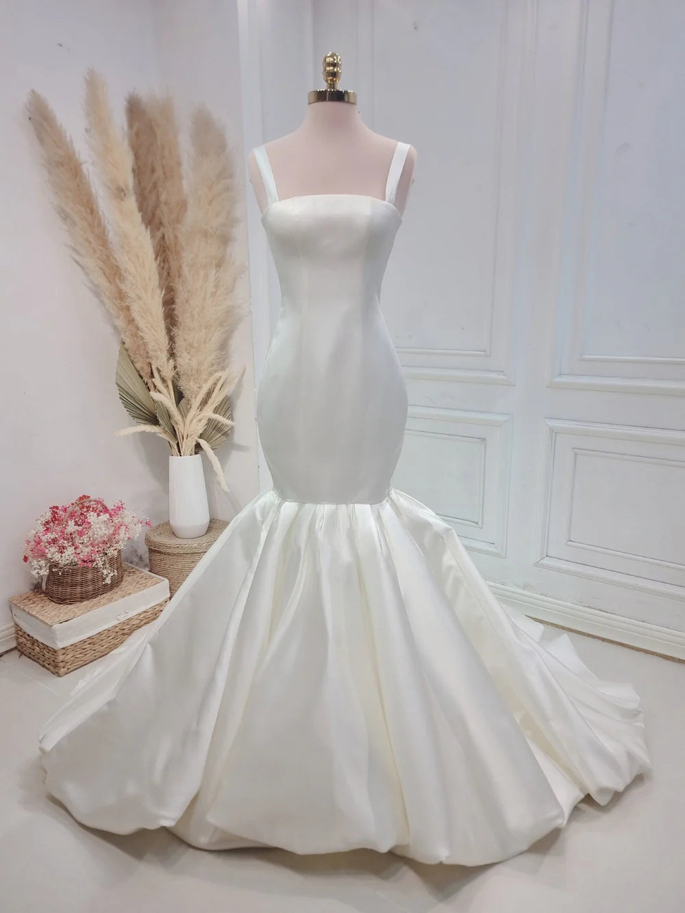 Elegant mermaid satin wedding dress with a sweetheart neckline.