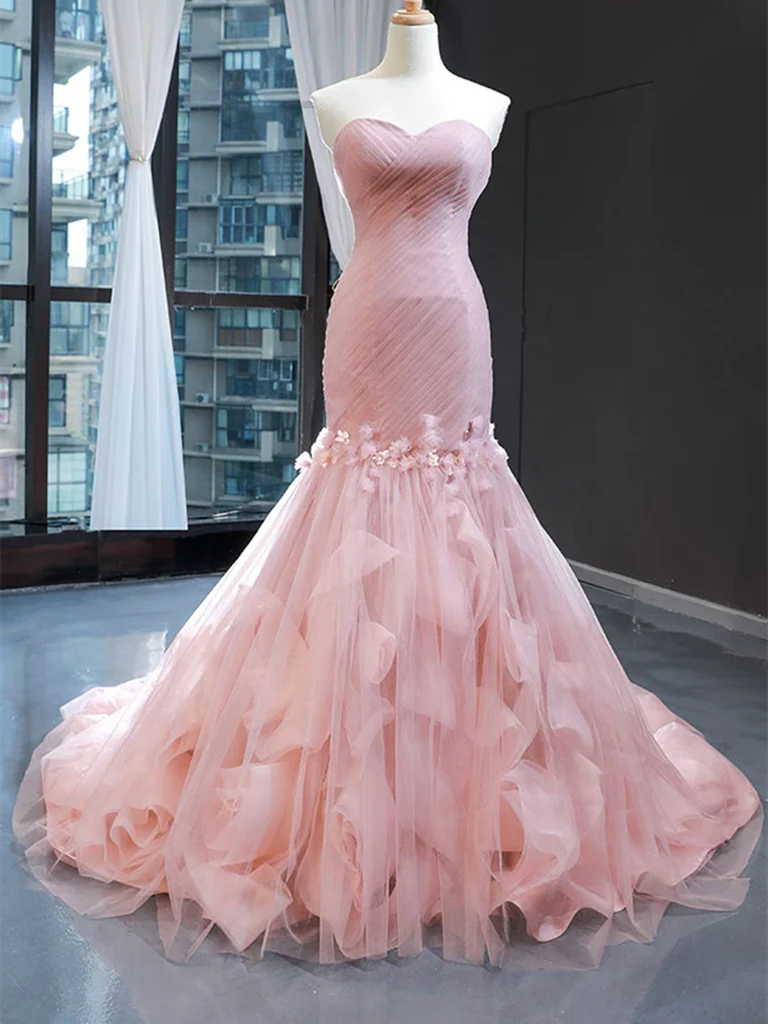Elegant mermaid sweetheart strapless tulle prom dress.