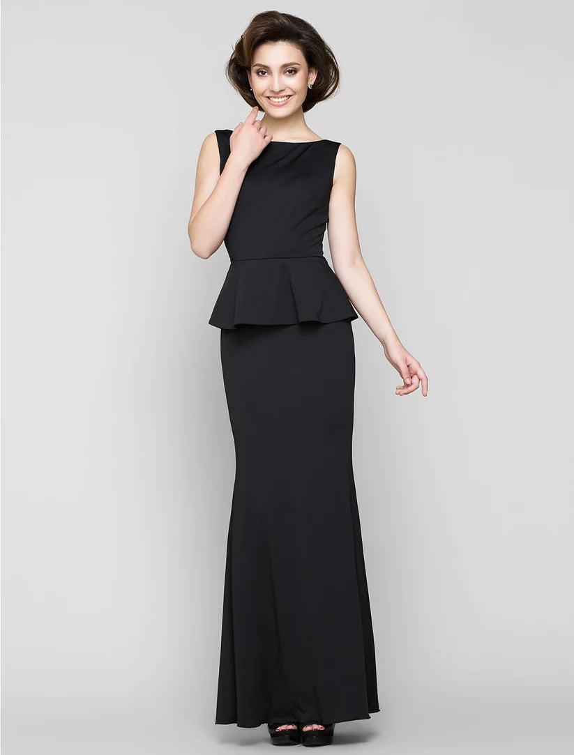 Woman wearing an elegant navy mermaid trumpet mother of the bride dress with V-neck and pleats.