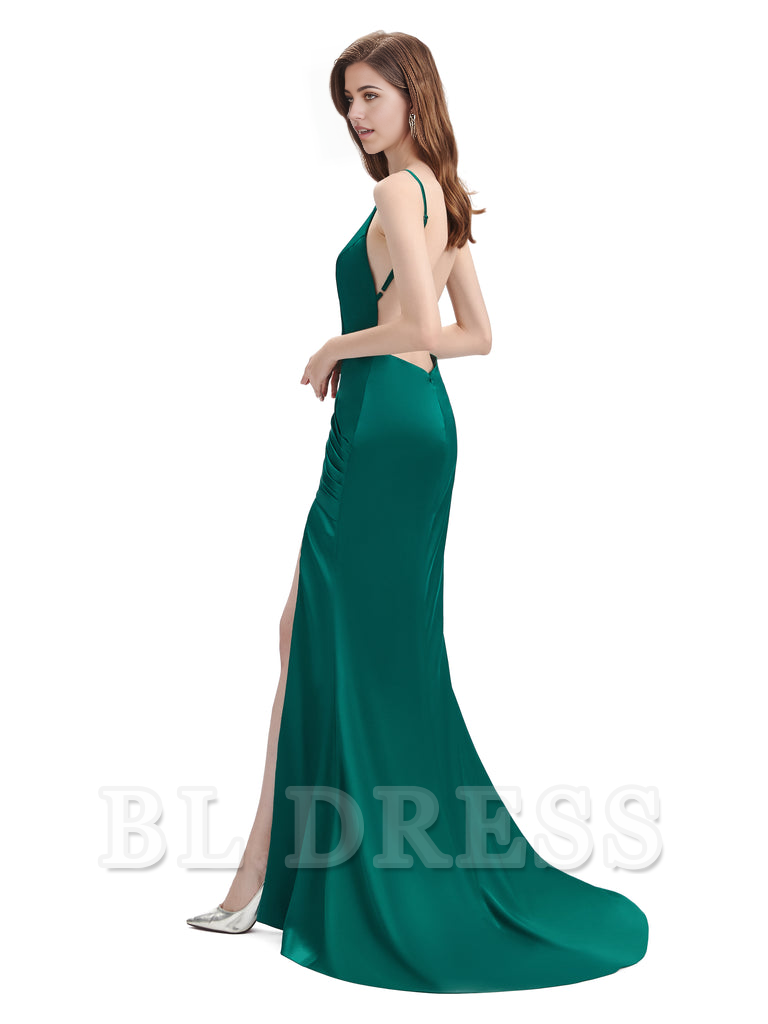 Mermaid style dress in satin fabric, ideal for formal occasions.