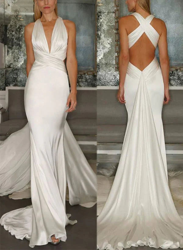 Elegant mermaid V-neck sleeveless wedding dress.