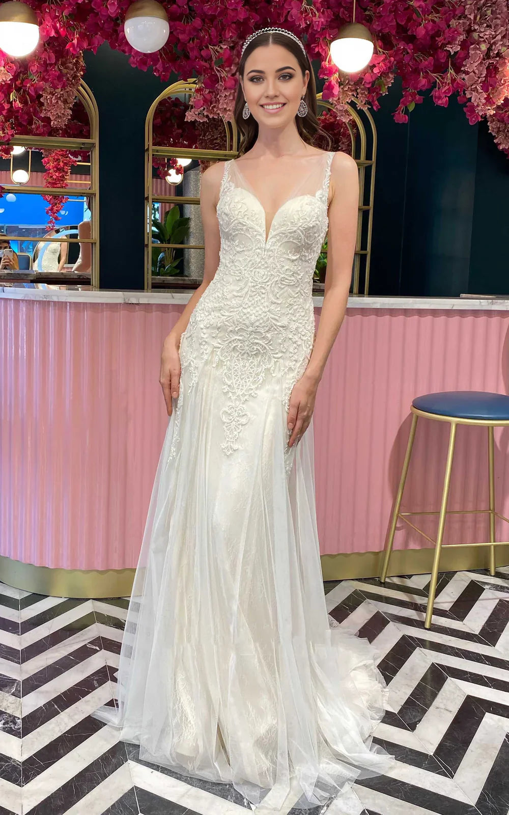Mermaid V-neck wedding dress with lace appliques and pleated tulle skirt.