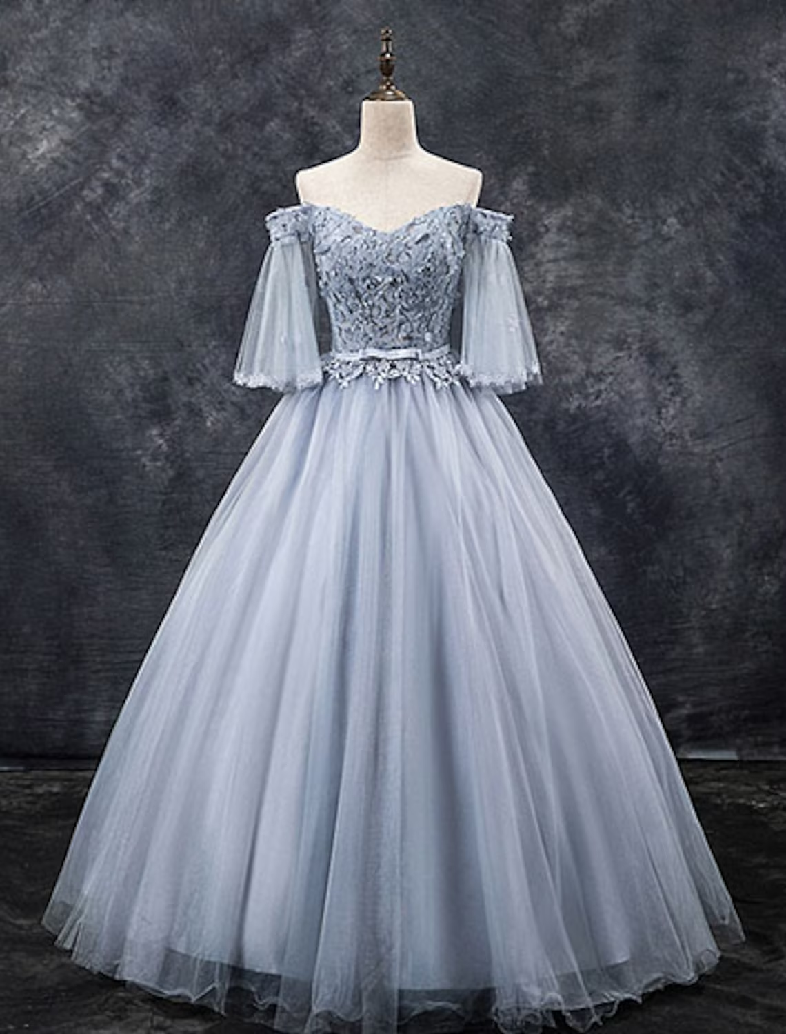 Elegant off-shoulder floral tulle ball gown Quinceanera dress.