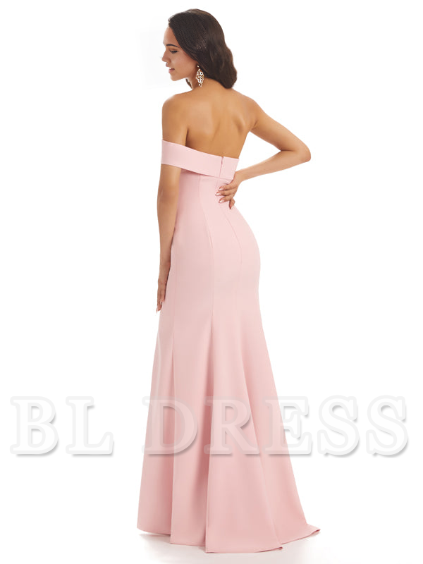Side view of the one-shoulder mermaid satin evening gown.
