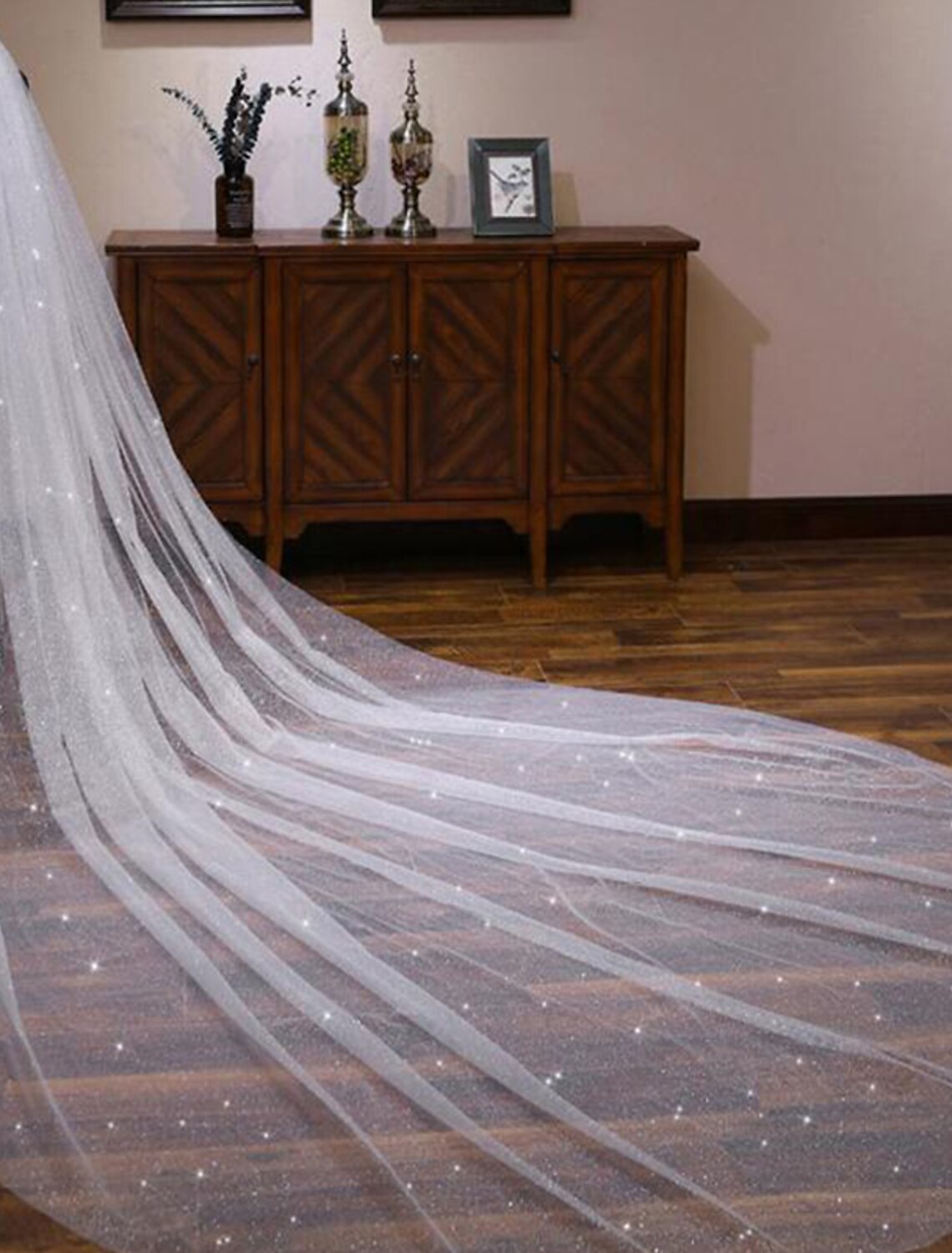 Side view of the one-tier lace wedding veil flowing behind a bride.