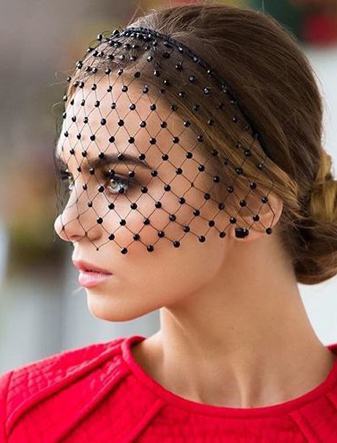 Back view of the one-tier pearl wedding veil, highlighting its length.
