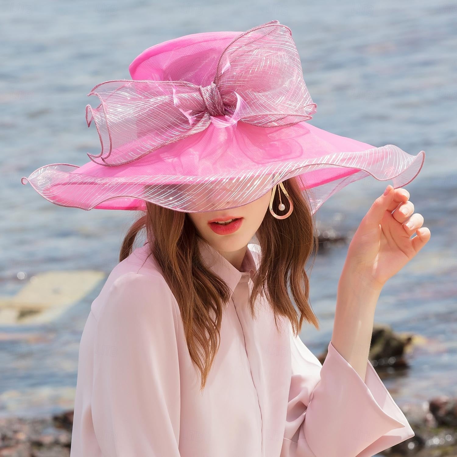 Side view of a women's formal fascinator hat.