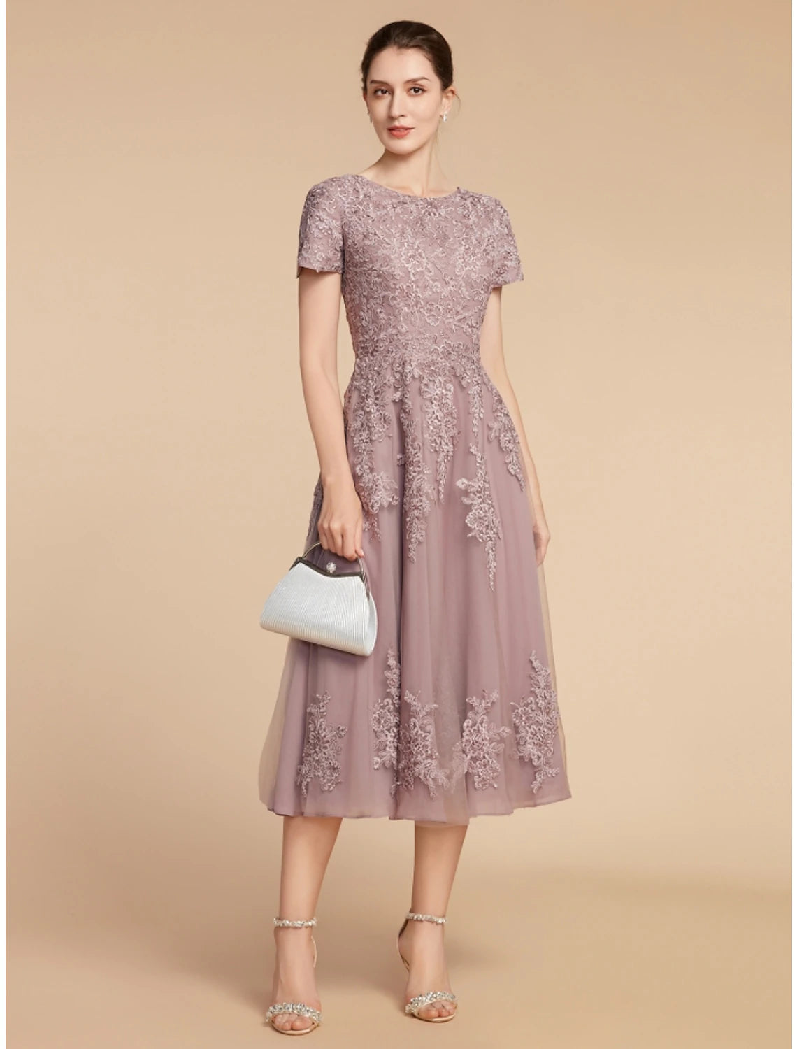 Detail of the jewel neckline and short sleeve on the elegant dress.