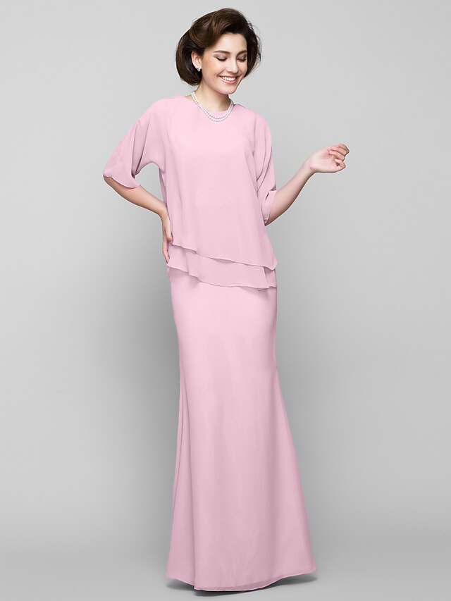 Elegant Mermaid Trumpet Mother of the Bride dress with scoop neck and half sleeves.