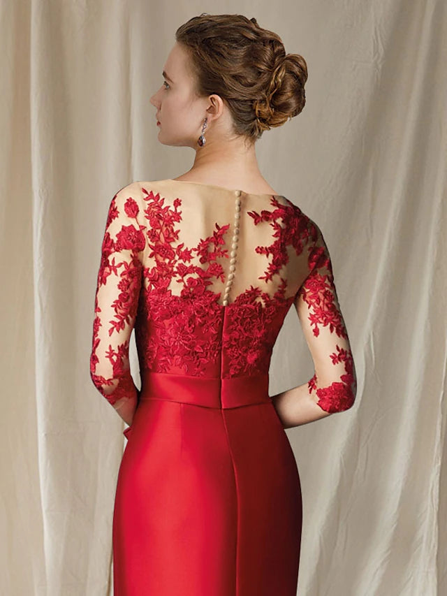 Back view of the elegant plus size mermaid trumpet gown, showing floor length.