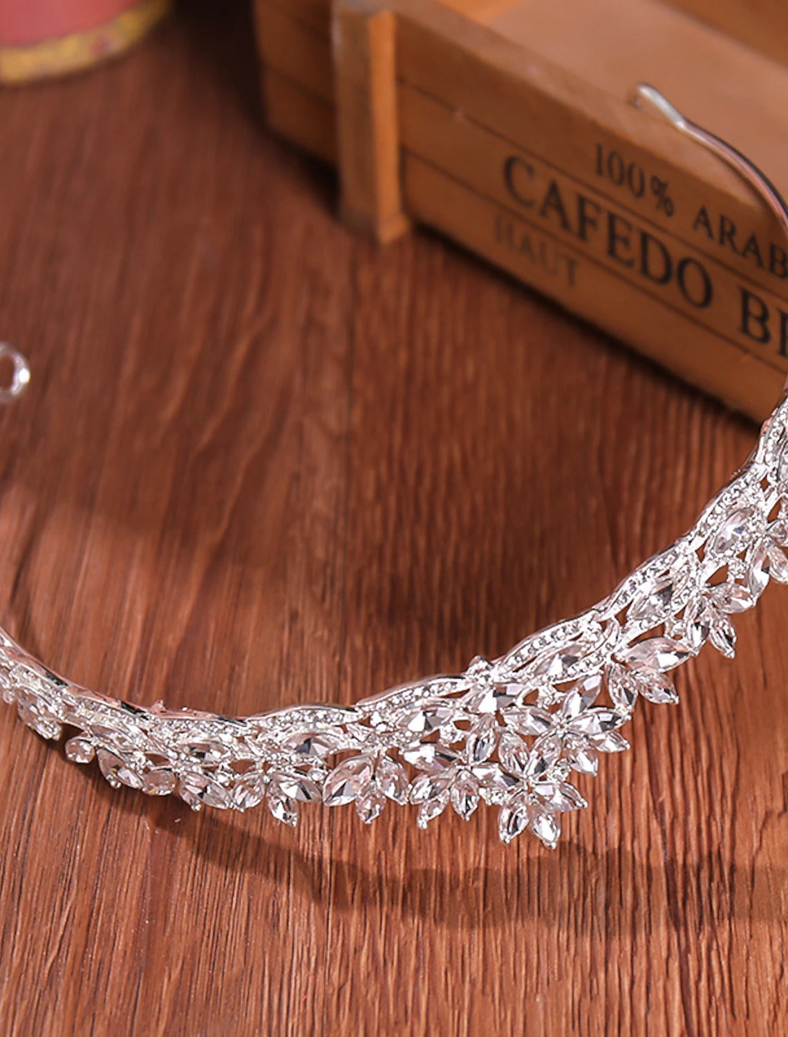 Luxury pure color rhinestone headband.